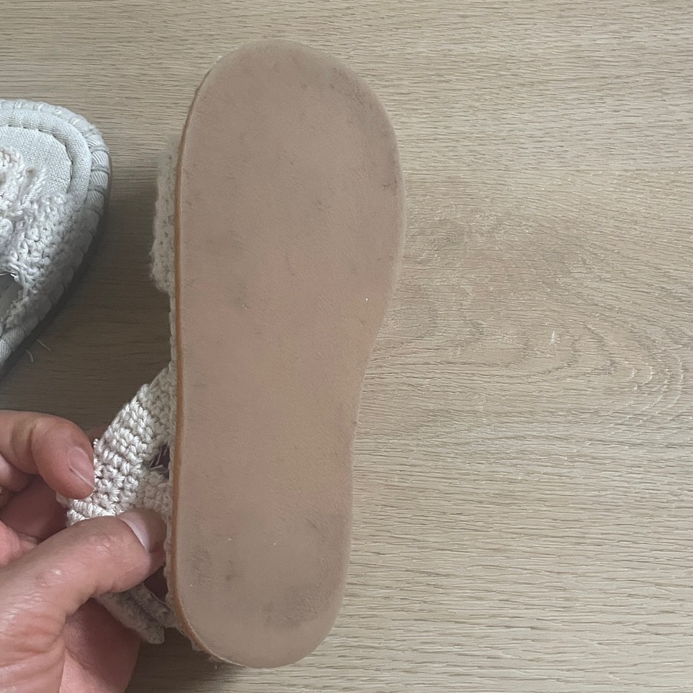 Zara Kids Cream Crochet Flower Sandals - Picture 8 of 8